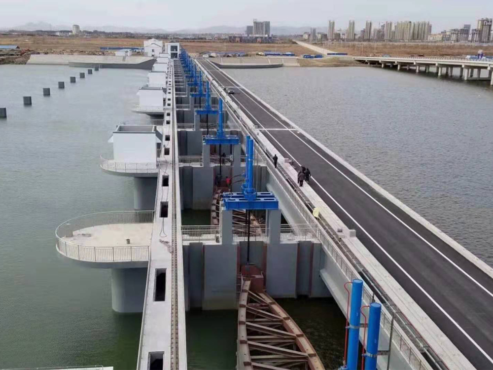 威海香水河擋潮閘，雙曲拱弧形結(jié)構(gòu)，獲發(fā)明專利