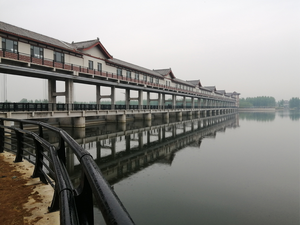 曲阜市泗河紅旗閘，12孔鋼閘門及雙吊點(diǎn)固定式啟閉機(jī)